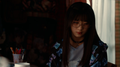 口を開いた高岡ひかる（堰沢結愛）（『エルピス』8話より）写真提供＝カンテレ